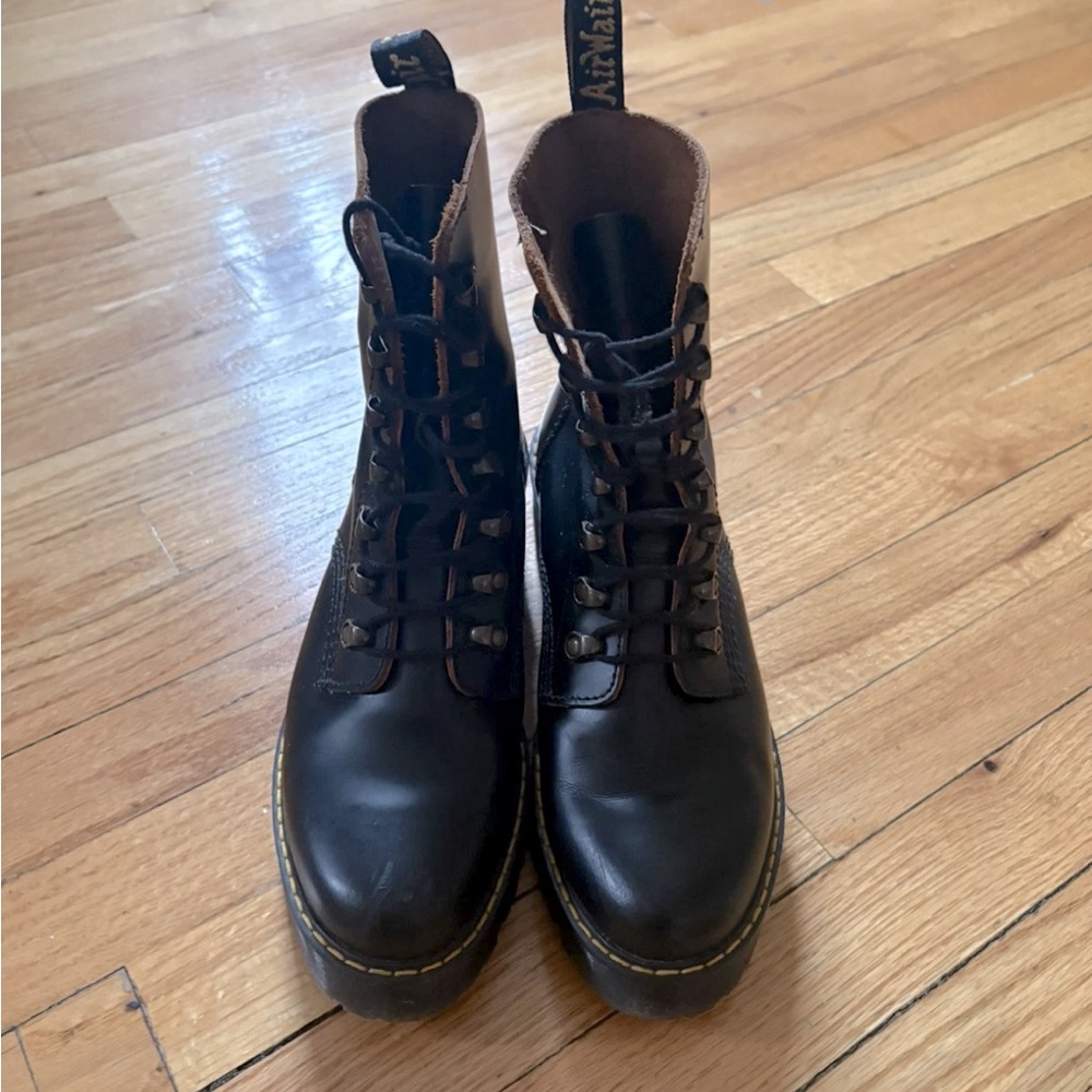 Dr. Marten Leona Boot 9